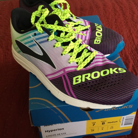 brooks womens hyperion